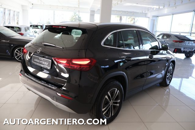 MERCEDES-BENZ GLA 180 usata, con Sensori di parcheggio anteriori