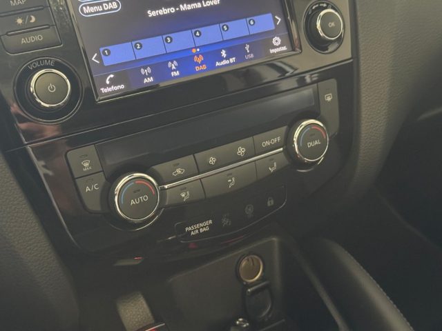 NISSAN Qashqai usata, con Fari LED