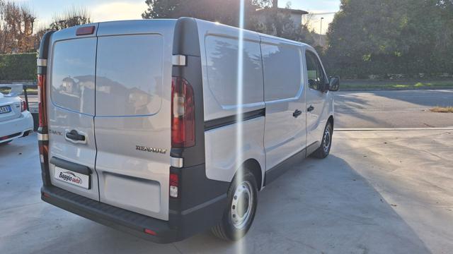 RENAULT Trafic usata 10