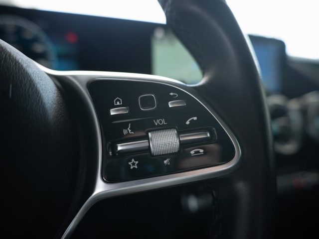 MERCEDES-BENZ GLA 180 usata, con Luci diurne LED