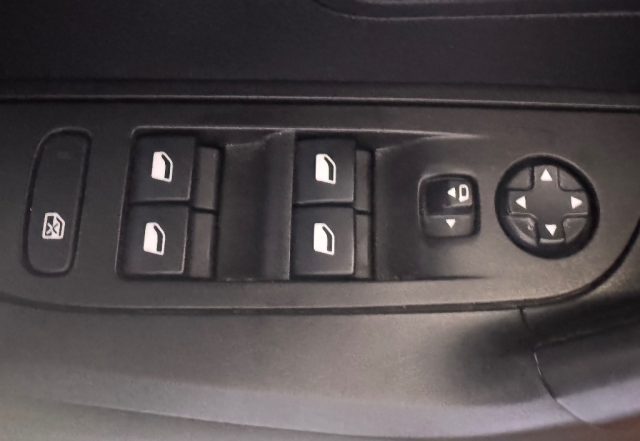 PEUGEOT 2008 usata 16