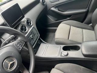 MERCEDES-BENZ GLA 180 usata, con Cronologia tagliandi