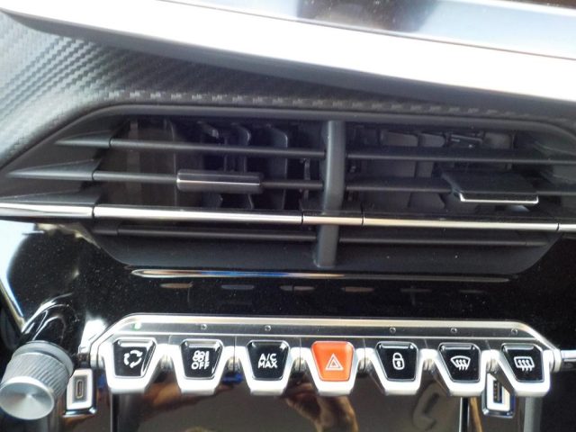 PEUGEOT 2008 usata, con Autoradio digitale