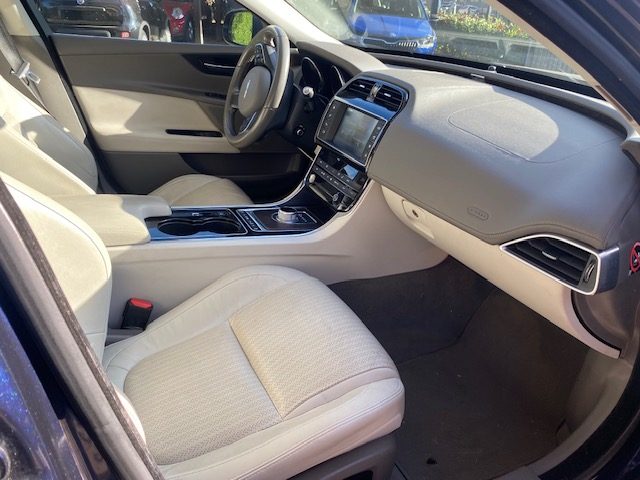 JAGUAR XE usata, con Cerchi in lega