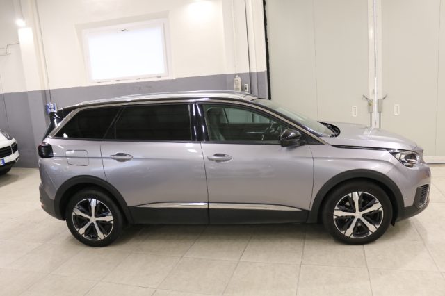 PEUGEOT 5008 usata, con Cerchi in lega
