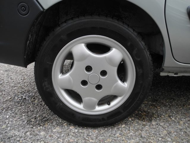 RENAULT Kangoo usata, con Pneumatici quattro stagioni