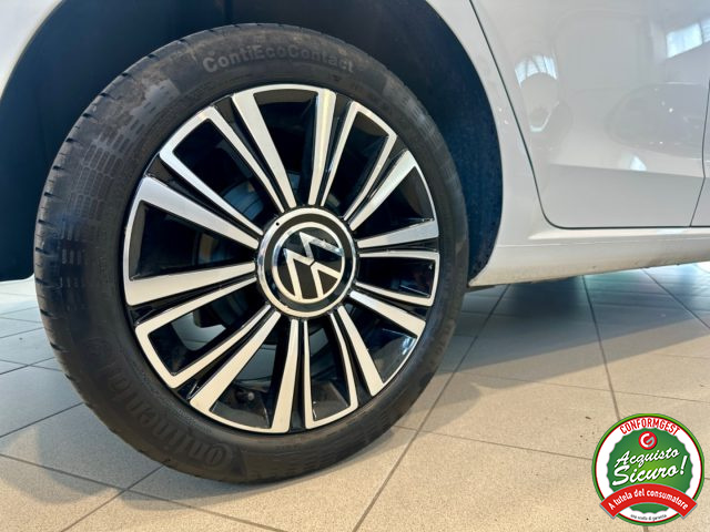 VOLKSWAGEN up! usata, con Autoradio
