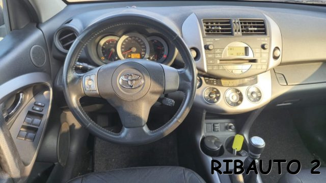 TOYOTA RAV 4 usata, con Cerchi in lega