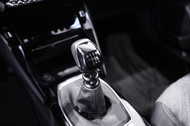 PEUGEOT 2008 usata, con Touch screen