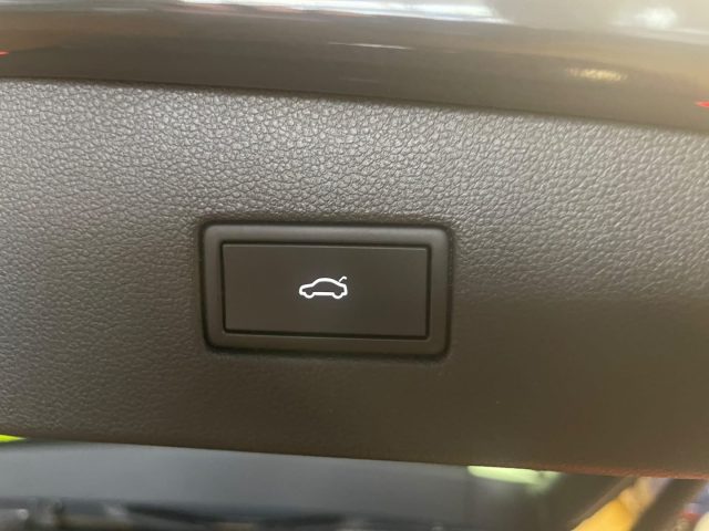 VOLKSWAGEN Tiguan usata, con Autoradio