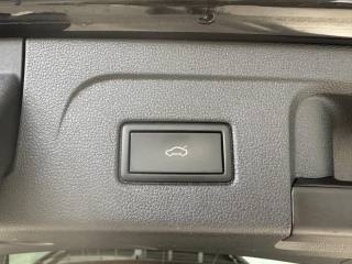 VOLKSWAGEN Touran usata, con Portellone posteriore elettrico