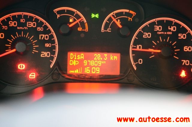 FIAT Doblo usata, con Hill holder