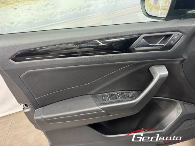 VOLKSWAGEN T-Roc usata, con Controllo automatico clima
