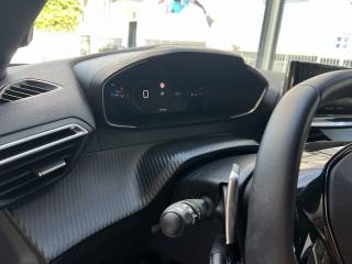PEUGEOT 2008 usata, con Sensori di parcheggio posteriori