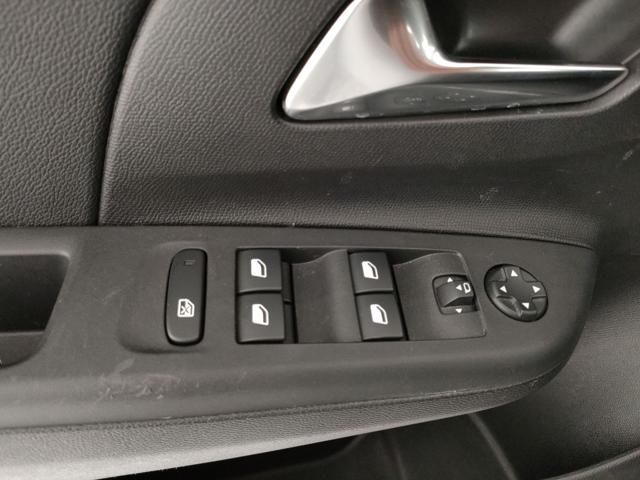 OPEL Corsa usata, con Volante in pelle