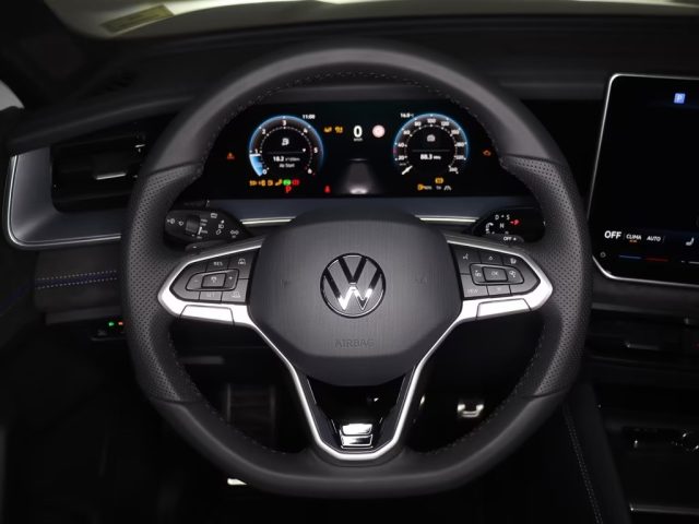 VOLKSWAGEN Tayron usata, con USB