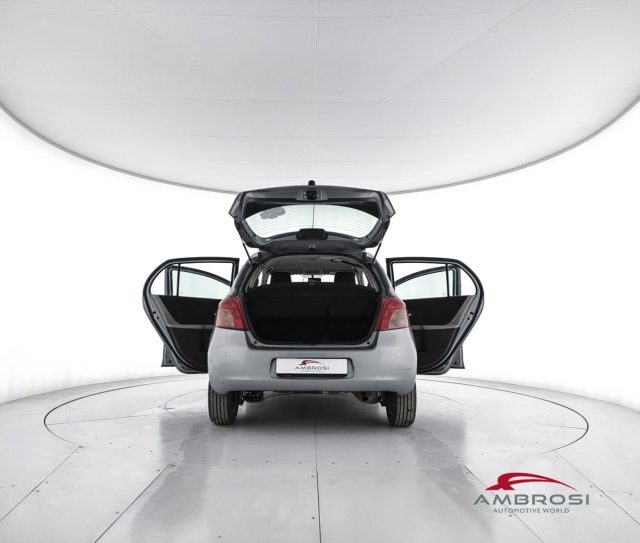 TOYOTA Yaris usata 6