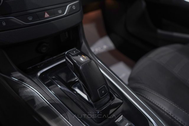 PEUGEOT 308 usata, con Autoradio digitale