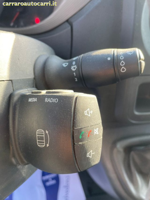 NISSAN NV400 usata, con USB