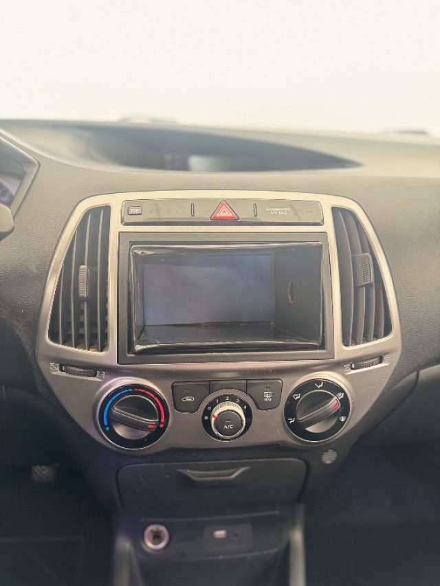 HYUNDAI i20 usata 15