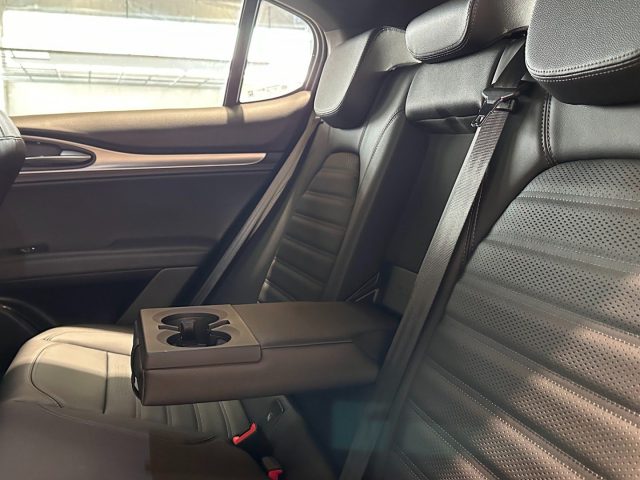 ALFA ROMEO Stelvio usata, con Autoradio digitale