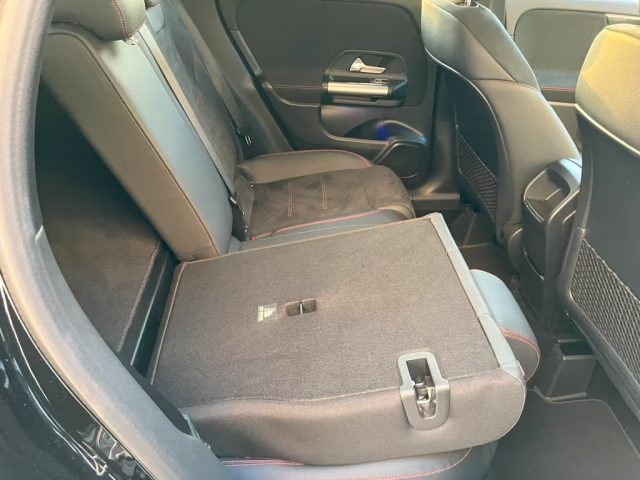 MERCEDES-BENZ GLA 180 usata, con Chiusura centralizzata