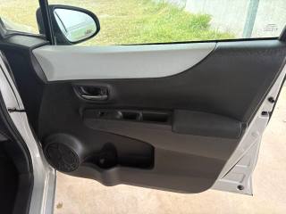 TOYOTA Yaris usata, con Controllo automatico clima