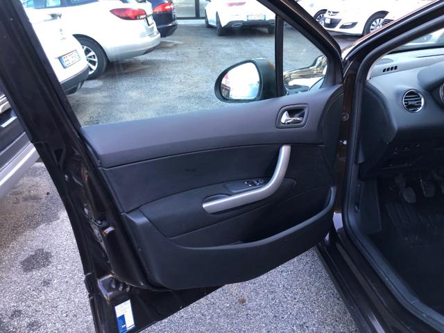 PEUGEOT 308 usata, con Sedile posteriore sdoppiato