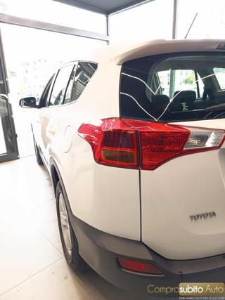 TOYOTA RAV 4 usata, con Autoradio