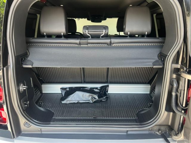 LAND ROVER Defender usata, con Frenata d