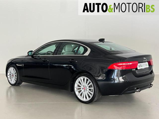JAGUAR XE usata, con Autoradio