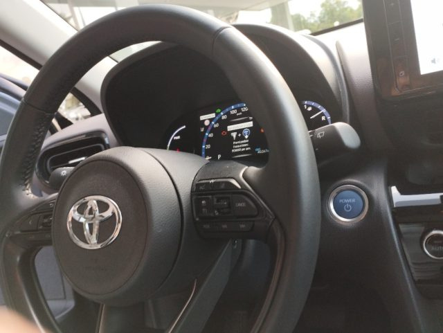 TOYOTA Yaris Cross usata, con Sistema di navigazione