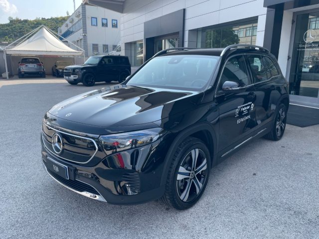 MERCEDES-BENZ EQB usata, con Touch screen
