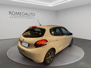 PEUGEOT 208 usata, con Autoradio