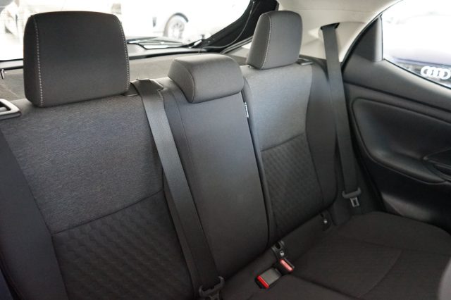 TOYOTA Yaris usata 26