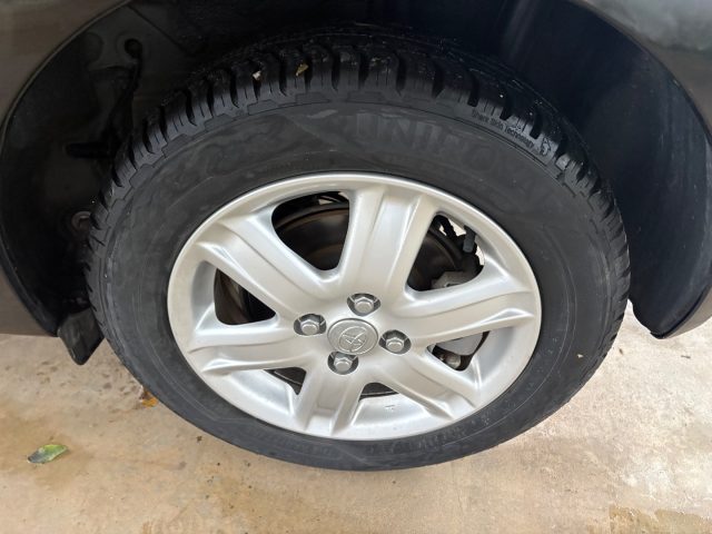 TOYOTA iQ usata, con Volante multifunzione