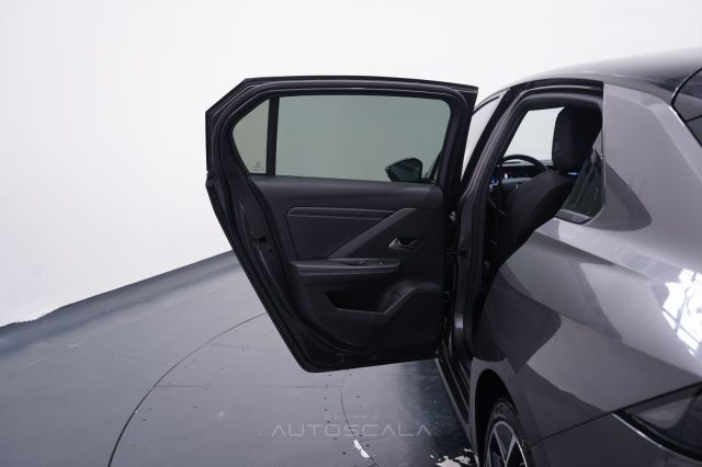 OPEL Astra usata, con Fari LED