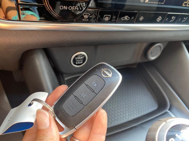NISSAN Qashqai usata, con Fari LED