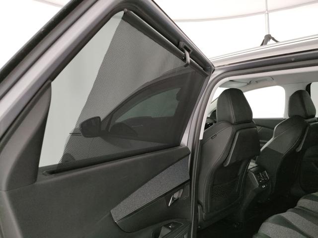 PEUGEOT 5008 usata, con Sedile posteriore sdoppiato