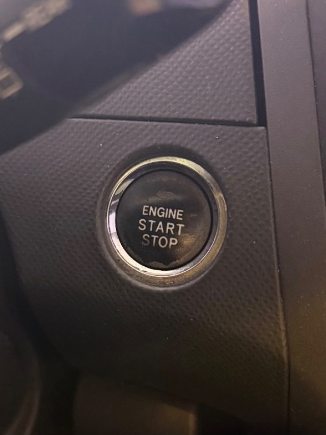 TOYOTA Yaris usata 13