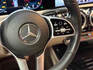 MERCEDES-BENZ CLA 180 usata, con Leve al volante