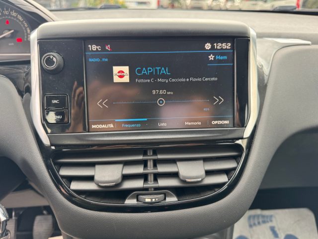 PEUGEOT 208 usata, con USB