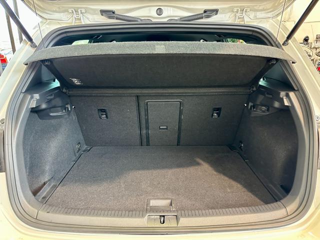 VOLKSWAGEN Golf usata, con Touch screen