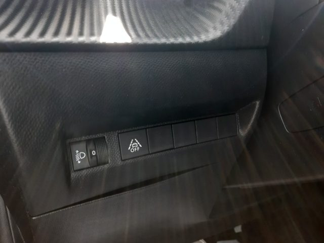 PEUGEOT 208 usata, con Volante in pelle