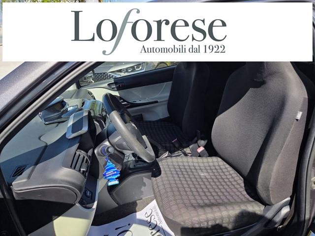 TOYOTA iQ usata, con Autoradio