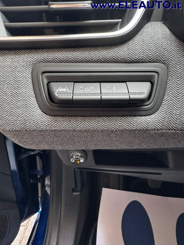 RENAULT Clio usata, con Fari LED