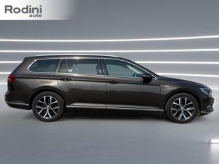 VOLKSWAGEN Passat Variant usata, con Airbag