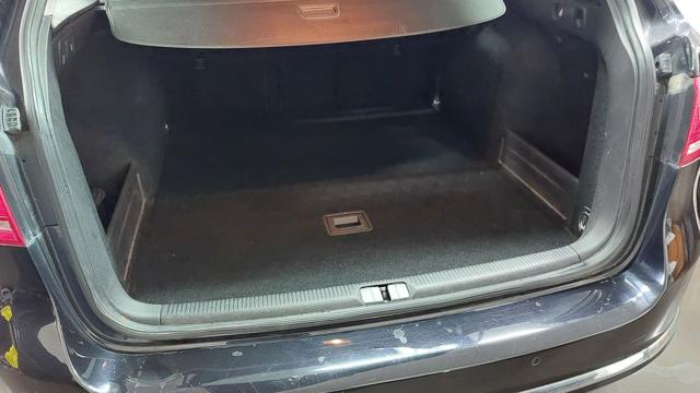 VOLKSWAGEN Passat usata, con Sedile posteriore sdoppiato