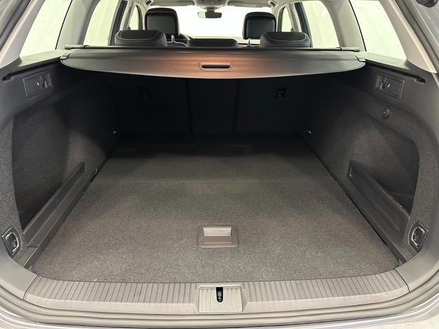 VOLKSWAGEN Passat Variant usata, con ESP