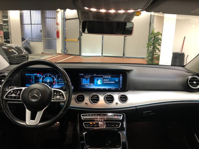 MERCEDES-BENZ E 220 usata 13